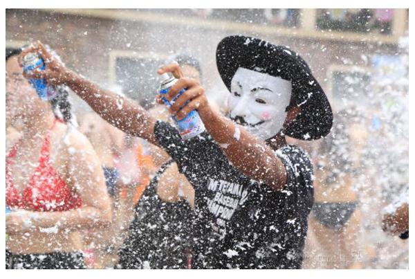 Artificial Aerosol Party Snow Spray For Carnival / Festival Christmas & Outdoors Decoration